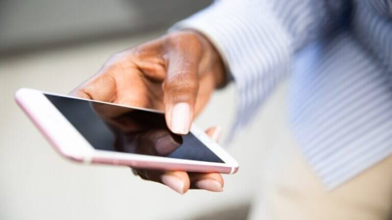 phone keeps turning off